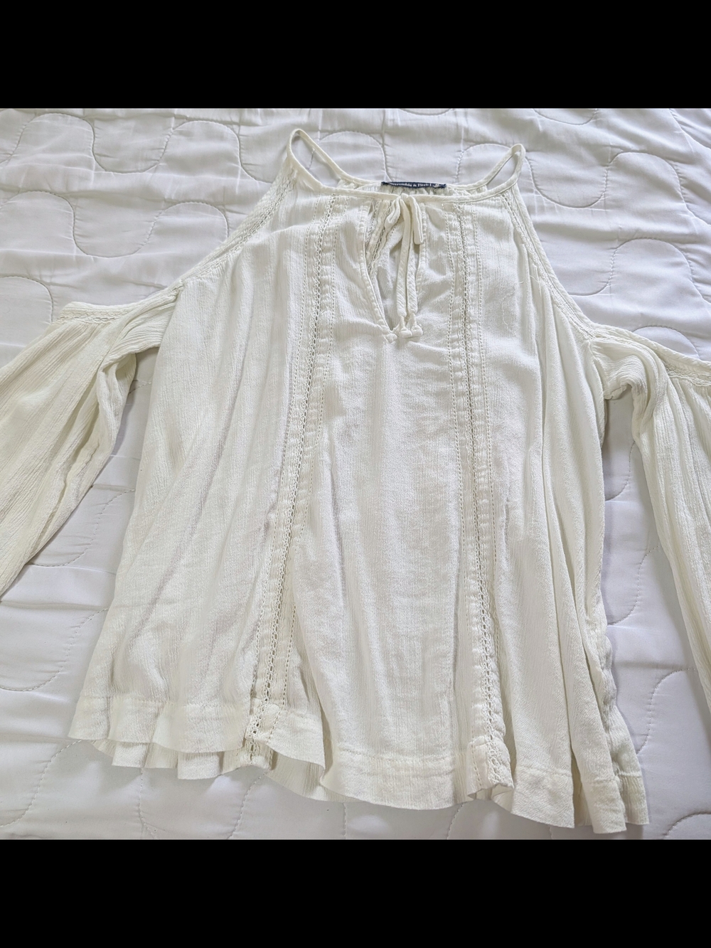 Abercrombie & Fitch Off-White Cold-Shoulder Peasant Top